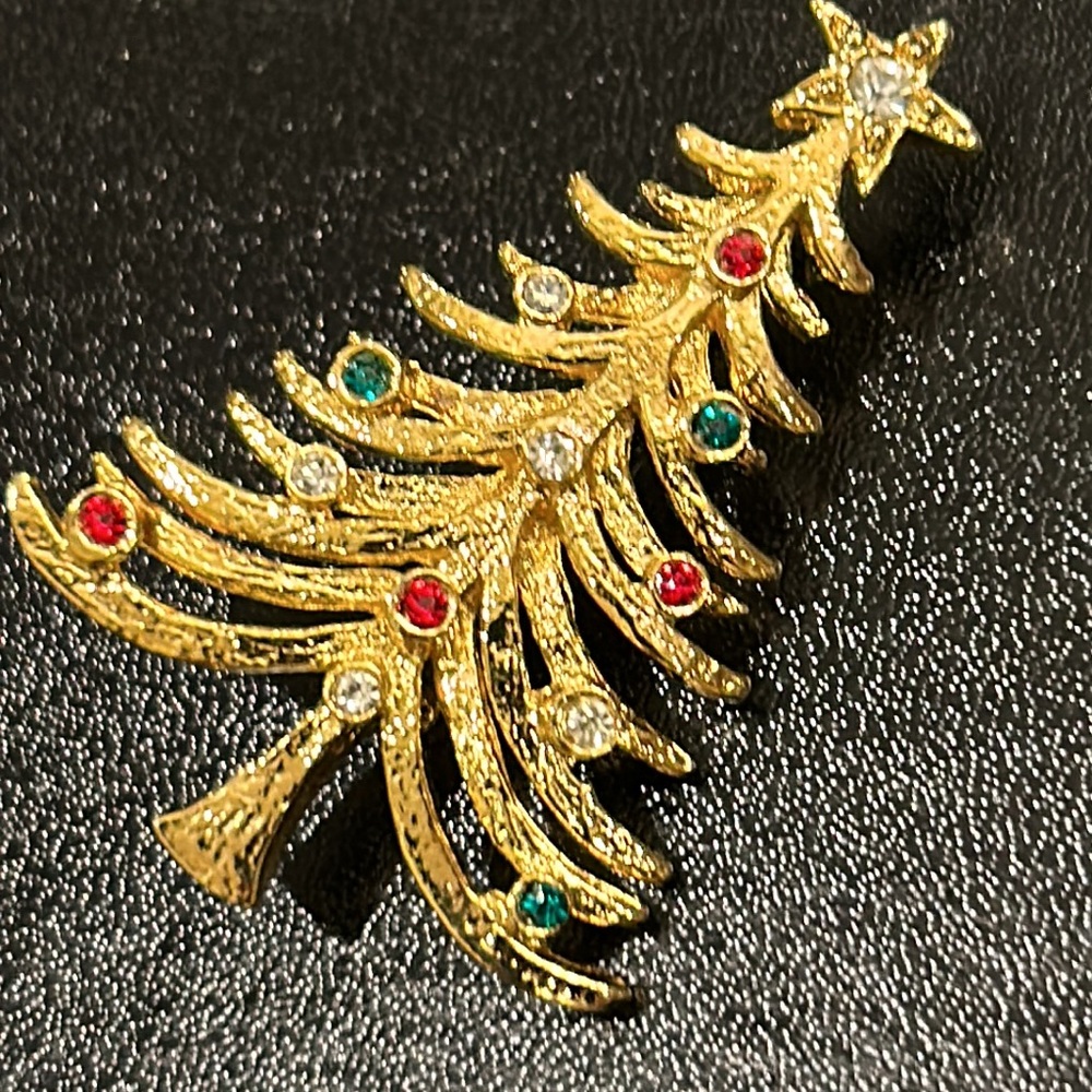 Vintage Christmas Tree Brooch by Avante